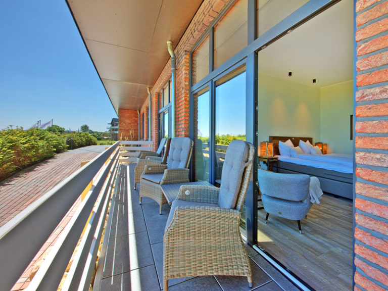 ueberdachter-balkon-deichblickzimmer-2021